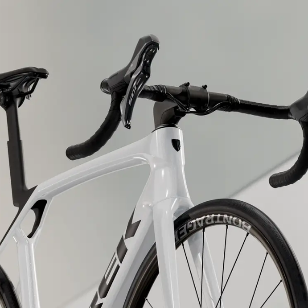 Trek Madone SL 5 (Gen 8) - Image 10